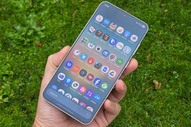 Обзор Samsung Galaxy S25 FE в ручном ящике приложений
