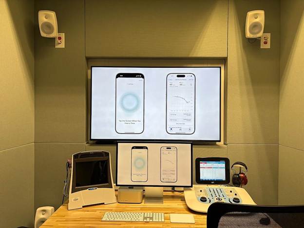 У Apple есть аудиометрические кабины, в которых проверяются функции здоровья слуха. 