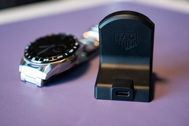 smartwatch tag heuer watch charging dock usbc